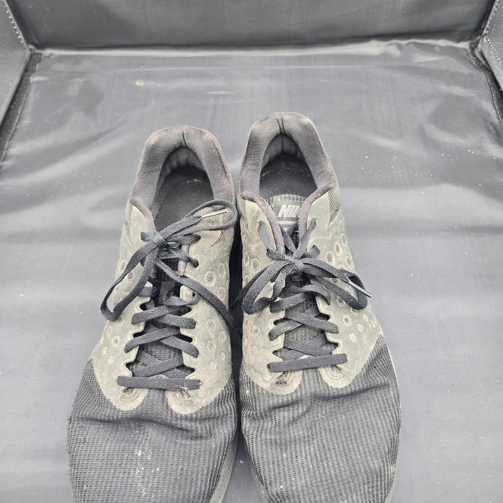 Nike Men's Black and Gray Athletic Shoes